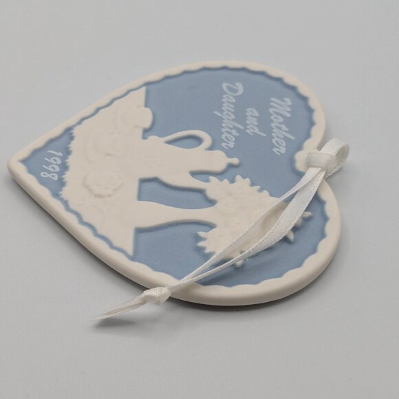 Hallmark Keepsake Mother and Daughter 1998, Vintage Porcelain Christmas Ornament - Picture 5 of 10